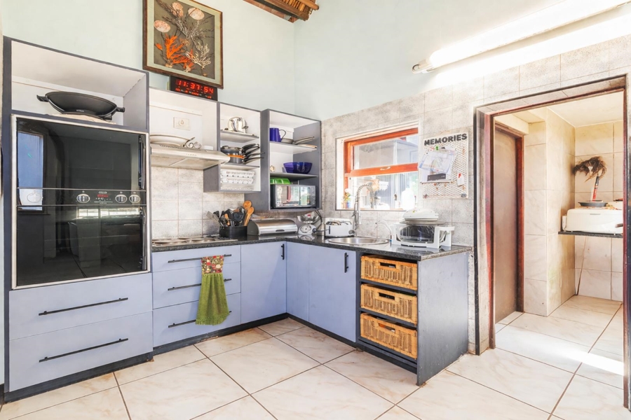 To Let 5 Bedroom Property for Rent in Melodie North West